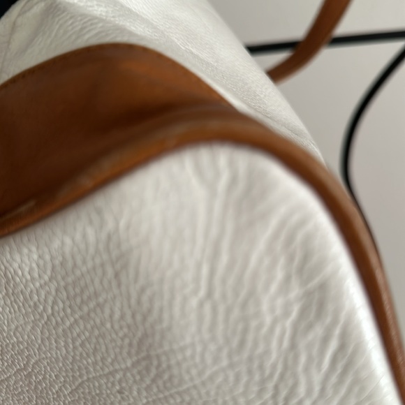 Unisa white and tan leather crossbody bag with an adjustable strap - Picture 12 of 14